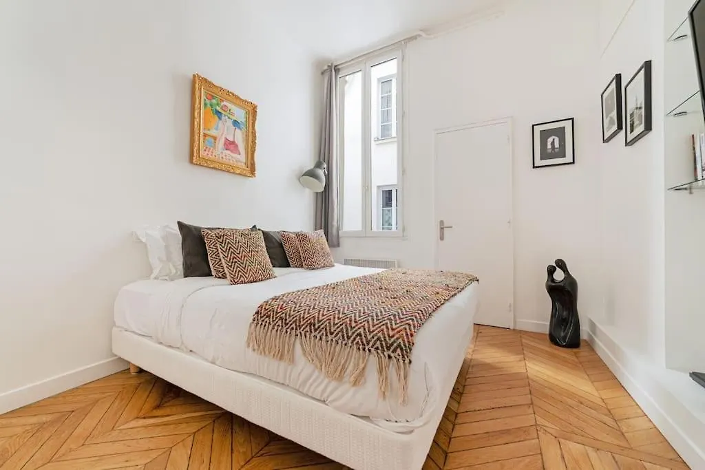 Апартаменты Luxe 1-br Gem Steps From The Louvre & Opera *