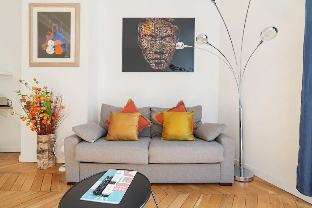 Luxe 1-br Gem Steps From The Louvre & Opera * Париж