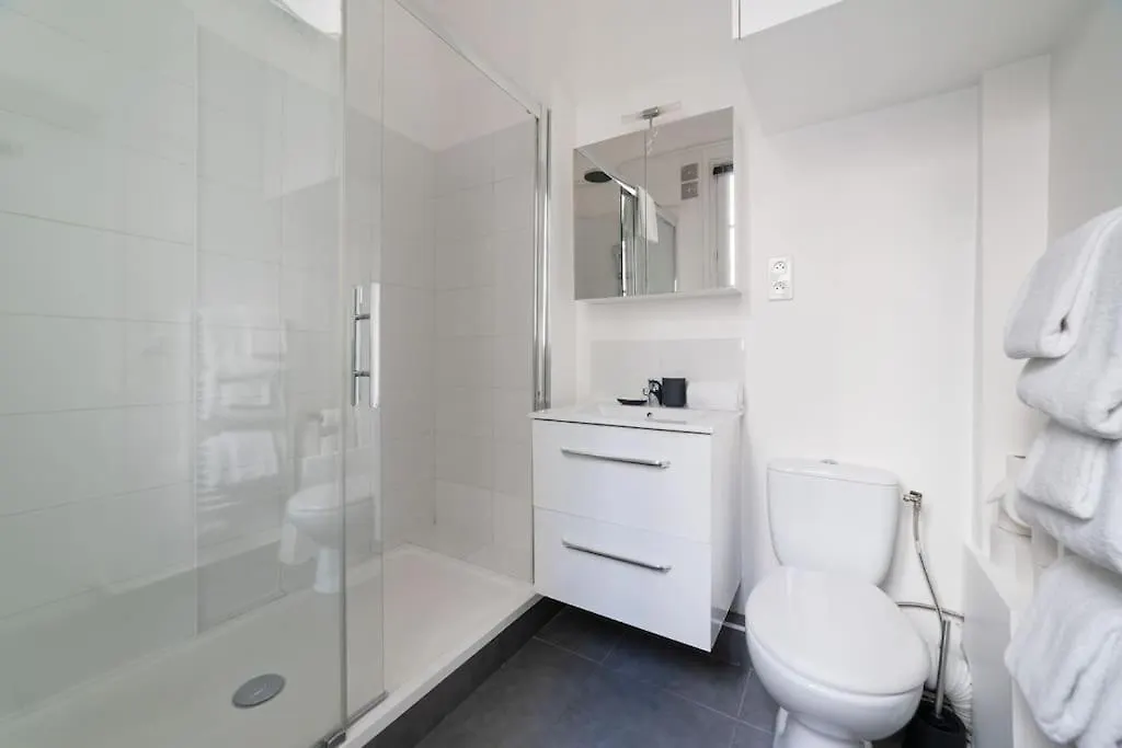 Luxe 1-br Gem Steps From The Louvre & Opera