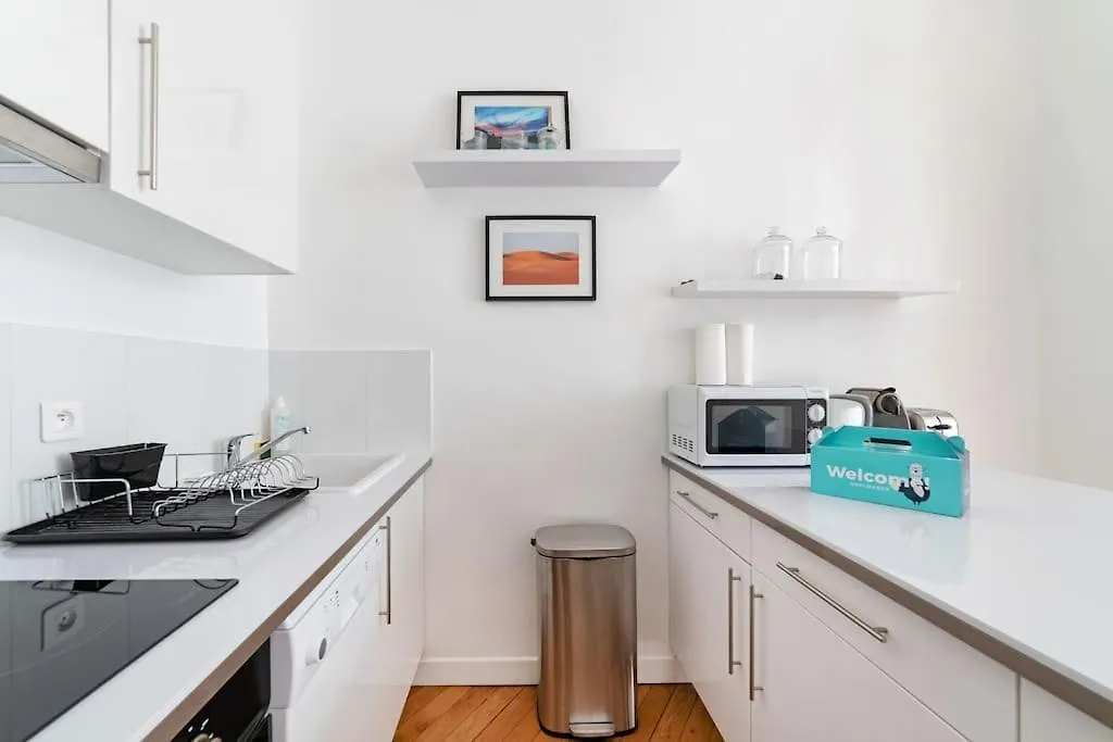 Luxe 1-br Gem Steps From The Louvre & Opera *