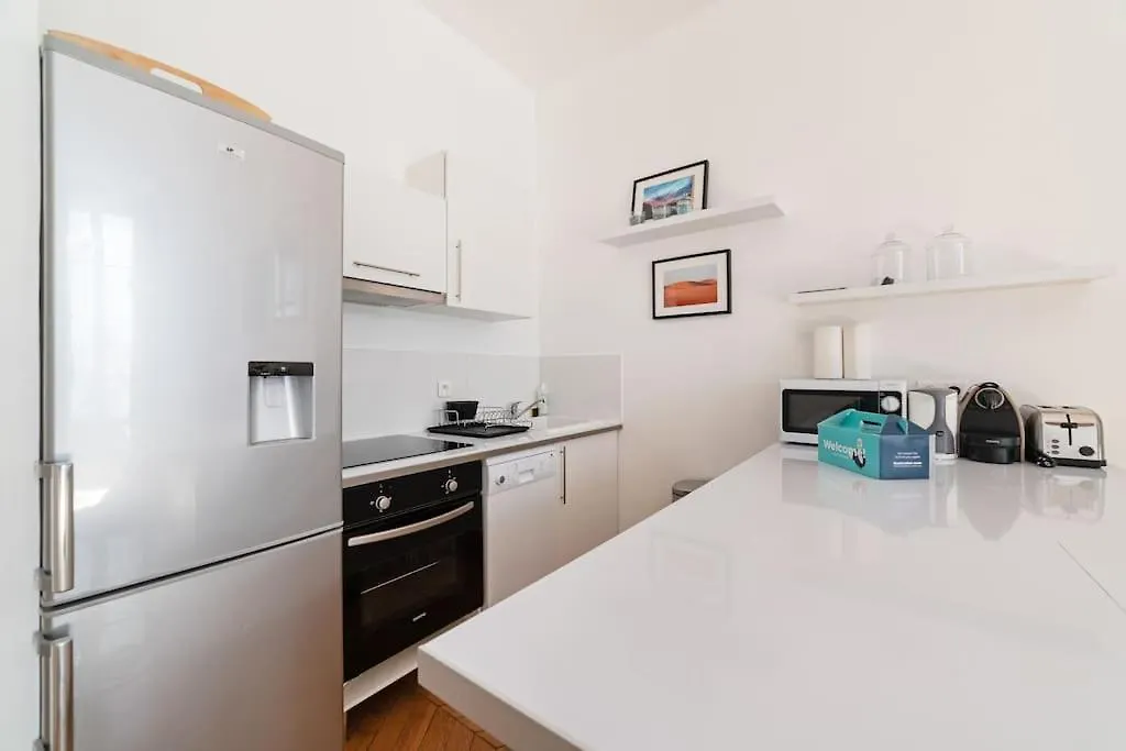 Luxe 1-br Gem Steps From The Louvre & Opera