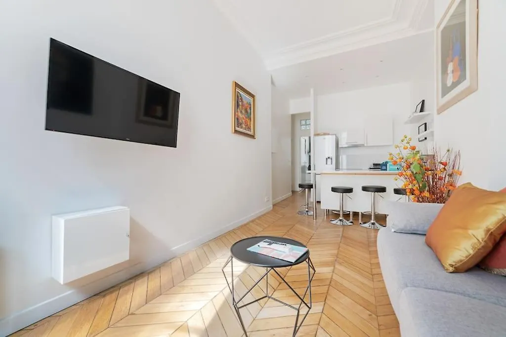 Luxe 1-br Gem Steps From The Louvre & Opera Apartment *