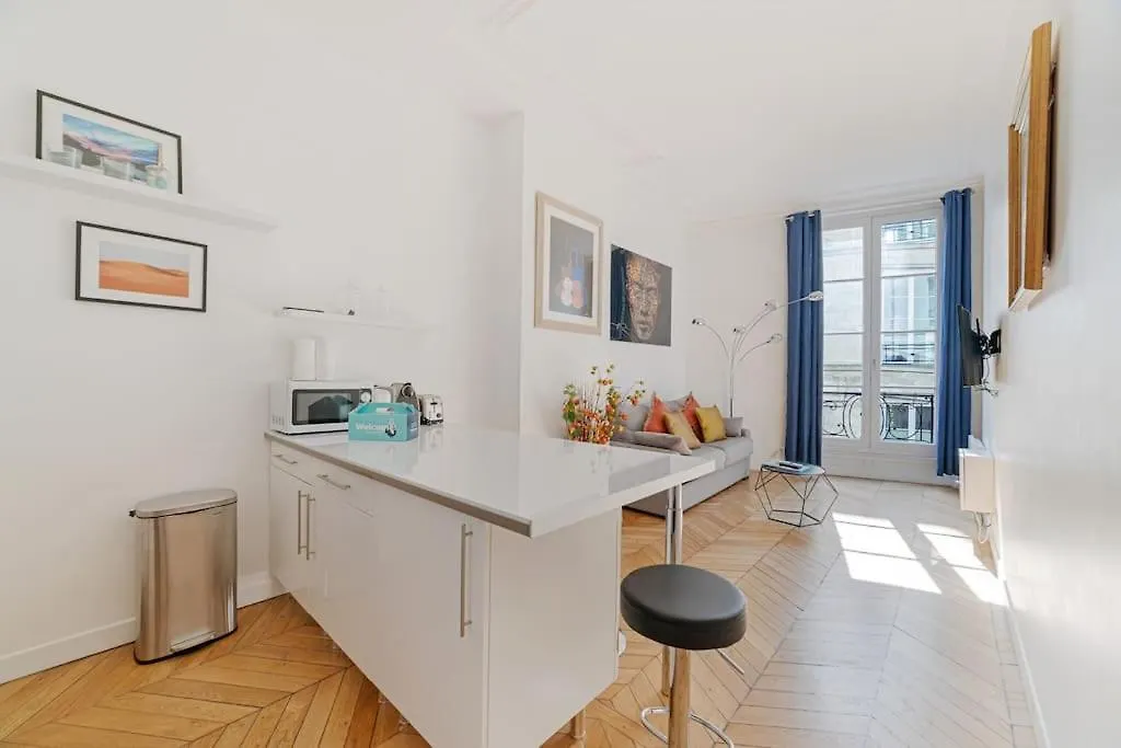 Apartment Luxe 1-br Gem Steps From The Louvre & Opera Paris